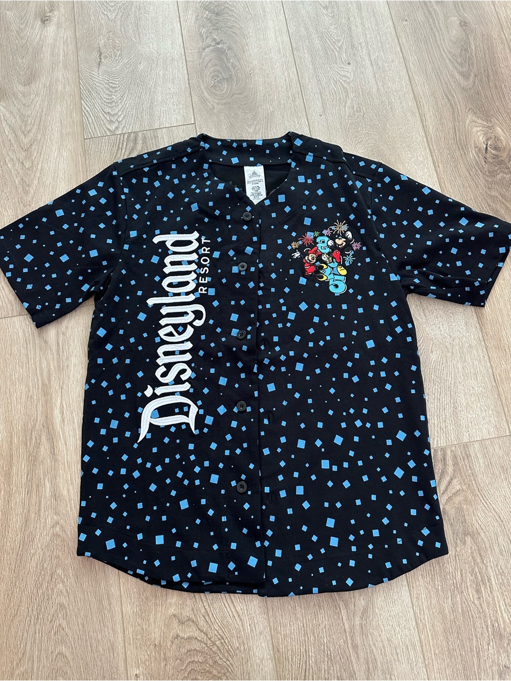 New Disneyland Resort XS Black Short-Sleeve Button-Up with Blue Print